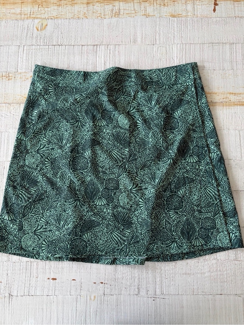 RipSkirt Hawaii NWT size Large Wrap Skirt in Wailea Green Print Length 2 Coverup